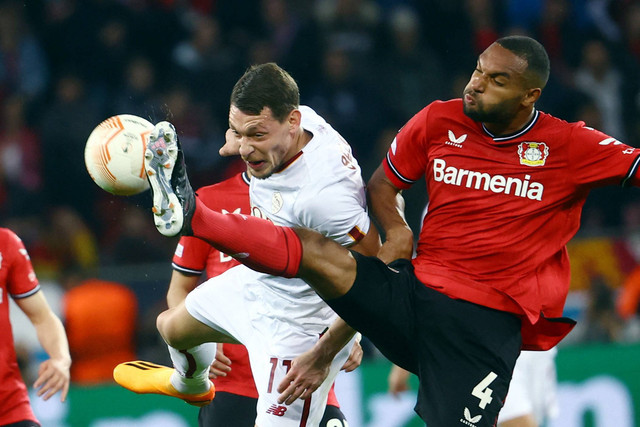 Bayer Leverkusen v AS Roma di semifinal Liga Europa, Jumat (19/5) dini hari WIB. Foto: Kai Pfaffenbach/REUTERS