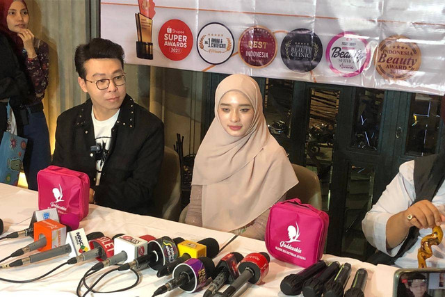 Inara Rusli Saat Melepas Cadar. Foto: Dok. Istimewa