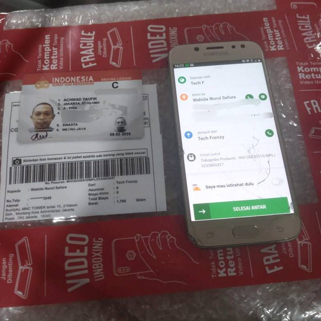 Paket Nuri yang seharusnya diantarkan driver. Foto: Dok. Pribadi