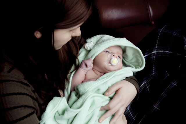 Ilustrasi Cara Mengatasi Demam pada Bayi, Foto Unsplash/Sean Roy