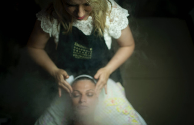  Cara Alami Memperbaiki Wajah Tidak Simetris. Sumber: Unsplash/Katherine.