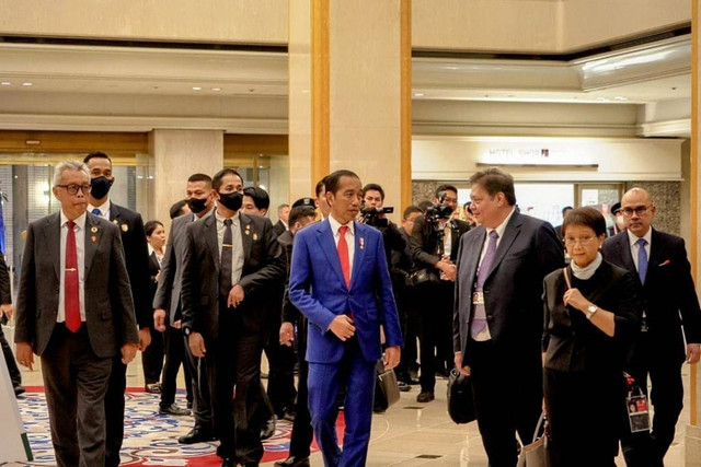 Menteri Koordinator Perekonomian Airlangga Hartarto dampingi Presiden Jokowi pada KTT G7 di Jepang. Foto: Dok. Kemenko Perekonomian