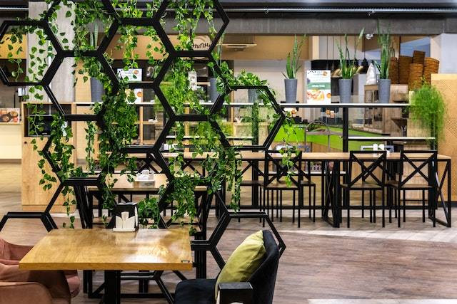 Ilustrasi restoran di Solo Paragon Mall, sumber foto: Anton Khlabov/Pexels.com
