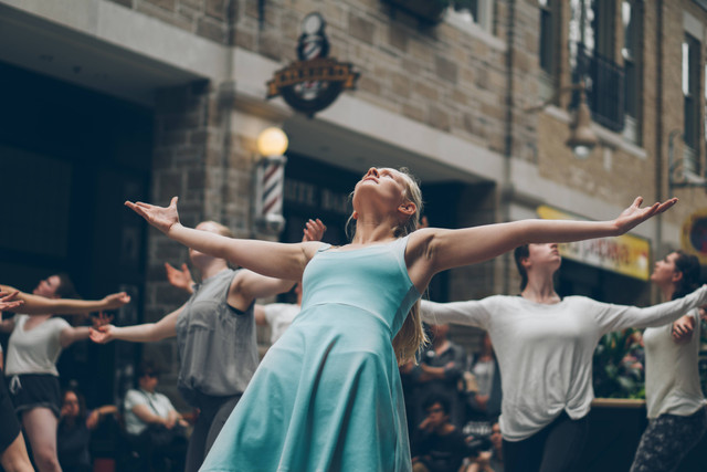 Ilustrasi Jenis Drama Menurut Masalahnya. Foto: dok. Nadim Merrikh (Unsplash)