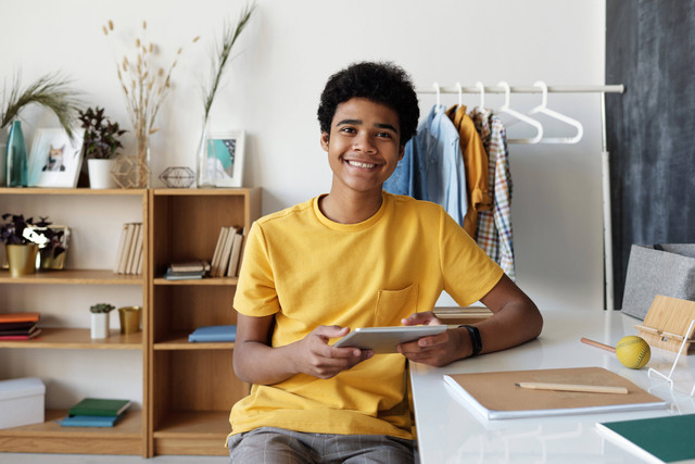 Puisi Anak-anak dengan Berbagai Tema Menarik. Foto: Pexels/Julia M Cameron.