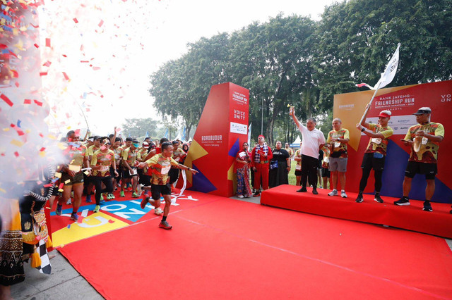 Gubernur Jawa Tengah Ganjar Pranowo saat membuka Bank Jateng Friendship Run Jakarta di Lapangan Banteng, Jakarta Pusat pada Minggu (21/5). Foto; Dok. Istimewa