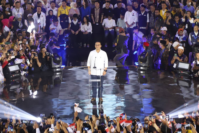 Anies Baswedan menghadiri Temu Kebangsaan Relawan di Tenis Indoor Senayan, Jakarta, Minggu (21/5/2023). Foto: Dicky Adam Sidiq/kumparan
