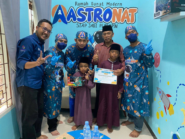 Tim Rumah Sunat Modern Galaxy, usai melaksanan khitan. dok