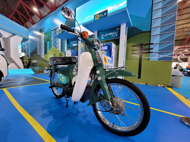 Konversi Honda C70 Jadi Motor Listrik. Foto: Rizki Fajar Novanto/kumparan