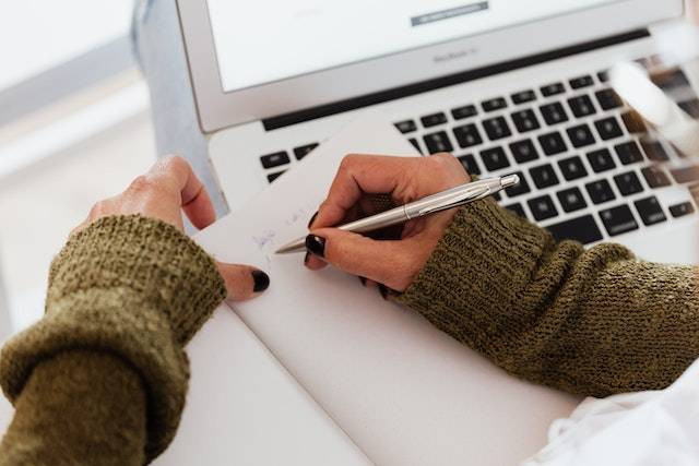 Contoh soal teropong bumi. Sumber: pexels.com