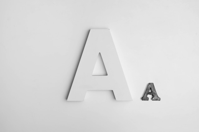Cara Mengubah Tulisan di HP. Foto: Unsplash/Alexander Andrews.