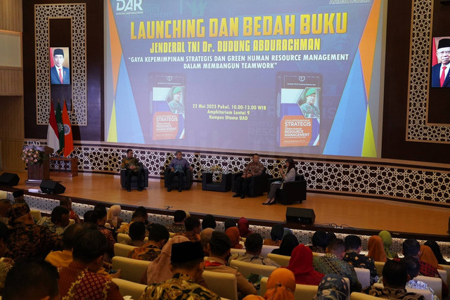 Launching dan Bedah Buku karya KASAD Jenderal TNI Dudung Abdurachman di Universitas Ahmad Dahlan (UAD) (Foto: Humas dan Protokol UAD)