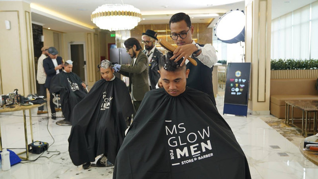 Barber Battle Indonesia Season 2 merupakan upaya MS GLOW mendukung profesi pemangkas dan penata rambut alias barber di Indonesia. Foto: dok. MS GLOW