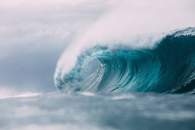 Syarat Terjadinya Tsunami yang Naik Sampai ke Daratan diantaranya, Foto Unsplash Matt Paul Catalano