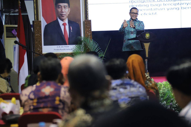 Menteri PANRB Abdullah Azwar Anas dalam Sosialisasi dan Asistensi Reformasi Birokrasi Tematik bersama Provinsi Banten di kantor Kementerian PANRB, Jakarta, Selasa (23/05). Foto: KemenPAN-RB