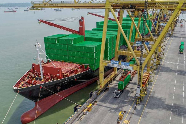 KAI Logistik buka layanan freigh forwarding untuk konektivitas antarpulau. Foto: KAI Logistik