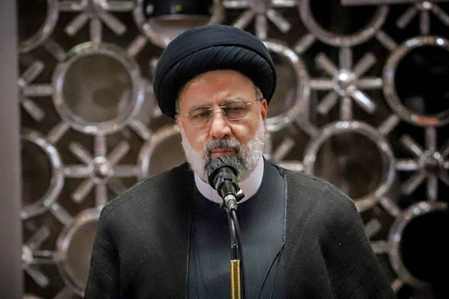 Presiden Iran, Seyyed Ebrahim Raisi, memberikan sambutan usai salat Dzuhur berjemaah di Masjid Istiqlal, Jakarta, Rabu (24/5/2023). Foto: Jamal Ramadhan/kumparan