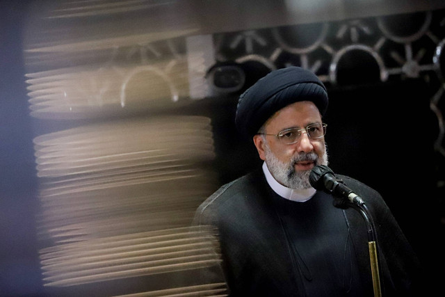 Presiden Iran, Seyyed Ebrahim Raisi, memberikan sambutan usai salat Dzuhur berjemaah di Masjid Istiqlal, Jakarta, Rabu (24/5/2023). Foto: Jamal Ramadhan/kumparan