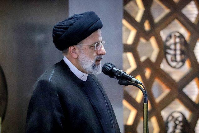 Presiden Iran, Seyyed Ebrahim Raisi, memberikan sambutan usai salat Dzuhur berjemaah di Masjid Istiqlal, Jakarta, Rabu (24/5/2023). Foto: Jamal Ramadhan/kumparan