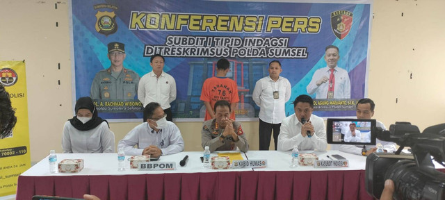 Polda Sumsel saat press rilis penangkapan tersangka pengedar obat kuat ilegal, Foto : Istimewa
