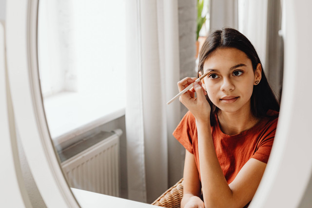 Cara Bikin Alis Pemula. Foto: Pexels/Karolina Grabowska