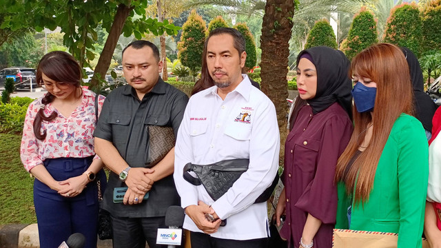 Pengacara Sunan Kalijaga dan sejumlah Teman Artis di Polda Metro Jaya, Kamis (25/5/2023). Foto: Aprilandika Pratama/kumparan