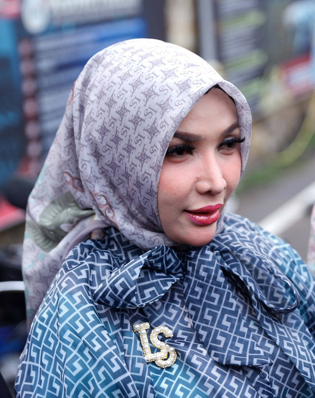 Artis Roro Fitria saat melaporkan terkait pencurian di Polda Metro Jaya, Jakarta, Kamis, (25/5/2023).  Foto: Agus Apriyanto