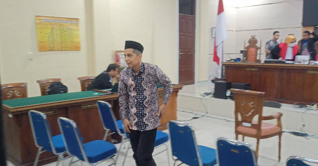 Eks Rektor Universitas Lampung Karomani divonis selama 10 tahun penjara dalam sidang pembacaan vonis di PN Tanjung Karang, Bandar Lampung, Kamis (25/5) malam. | Foto : Galih Prihantoro/ Lampung Geh