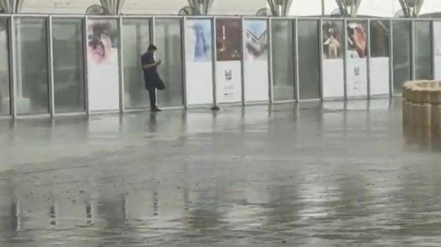 Hujan es di Madinah. Foto: Dok. MCH 2023