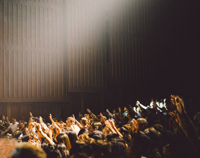 Ilustrasi cara beli tiket fanmeeting Kim Mingue. Foto: unsplash.com/Edwin Andrade