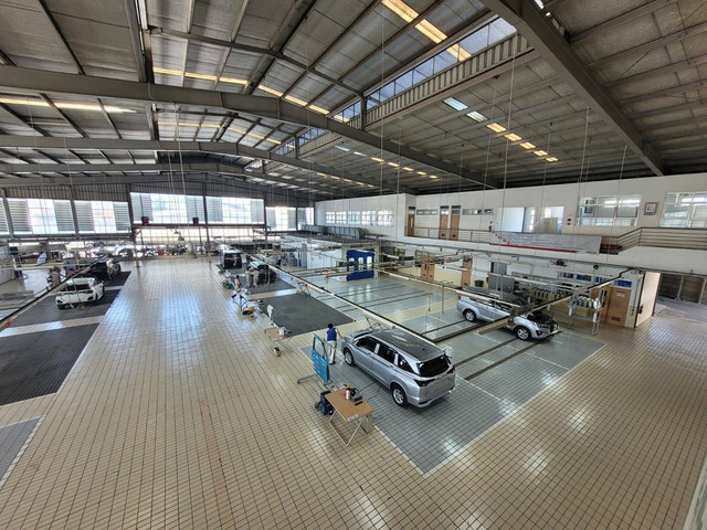 Servis bodi dan paint mobil di Auto2000. Foto: Rizki Fajar Novanto/kumparan