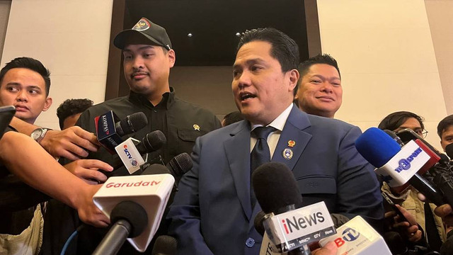 Ketua Umum PSSI Erick Thohir saat ditemui awak media usai pelantikan
anggota kepengurusan PSSI periode 2023-2027 di Hotel Fairmont. Foto: Ananta Erlangga/kumparan