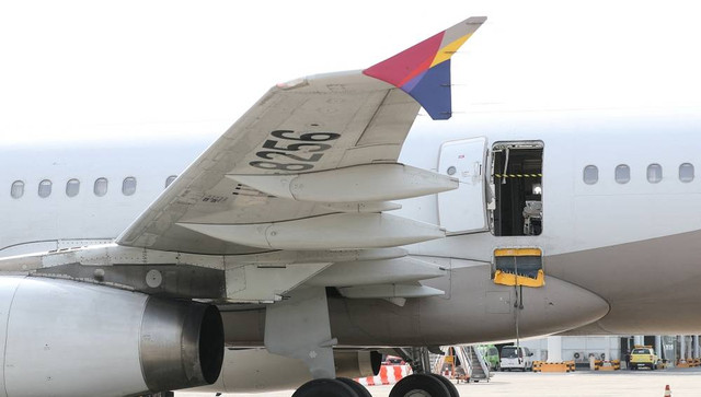 Kondisi Asiana Airlines setelah mendarat. Foto: Yonhap via REUTERS
