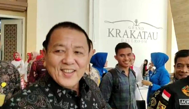 Gubernur Lampung Arinal Djunaidi saat diwawancarai usai menghadiri Kegiatan Pelantikan Pengurus Perempuan Indonesia Maju (PIM) Provinsi Lampung di Hotel Swissbell, Jumat (26/5). | Foto : Ist