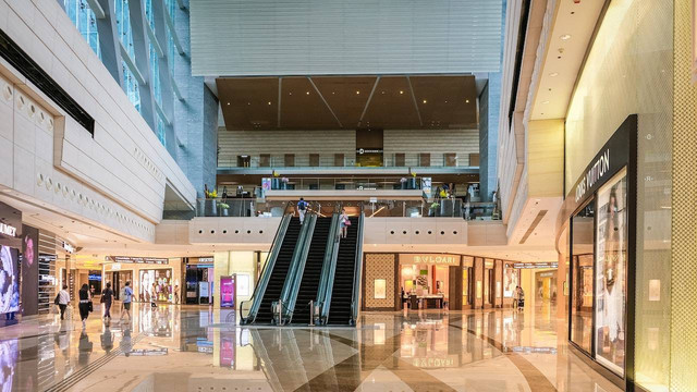 Ilustrasi Jam Buka Royal Plaza Surabaya. Sumber: Pexels/Magda Ehlers