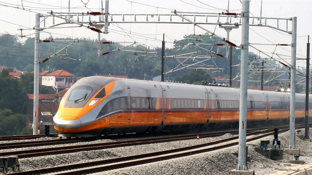 Kereta Inspeksi Kereta Cepat Jakarta Bandung (KCJB) atau Comprehensive Inspection Train yang tengah Testing & Commissioning untuk memastikan kesiapan sarana dan prasarana kereta, Sabtu (27/5/2023). 
 Foto: Dok KCIC