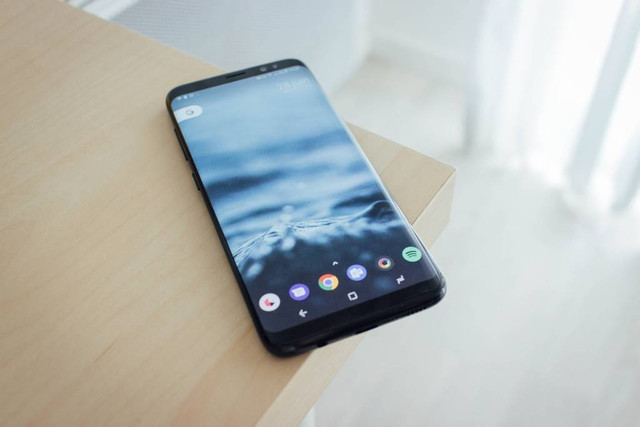 Ilustrasi cara membatasi hotspot di HP Samsung. Foto: Unsplash/Adrien