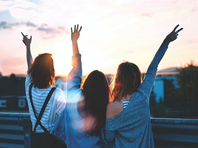 Ilustrasi kata-kata dan pesan singkat untuk teman. Sumber: SimonMaage/unsplash.com.