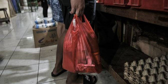 Dampak Larangan Penggunaan Kantong Plastik Sekali Pakai Bagi Lembaga Ekonomi