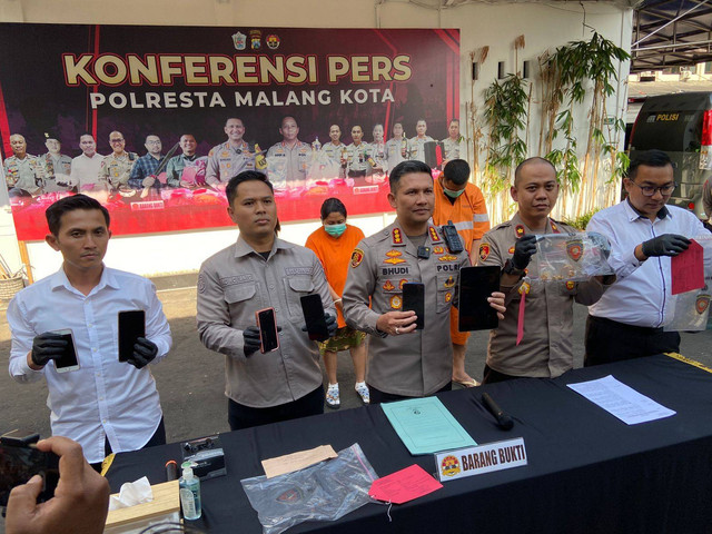 Polresta Malang Kota menangkap 3 orang tersangka penipuan penjualan tiket konser Coldplay, Senin (29/5/2023). Foto: Dok. Istimewa