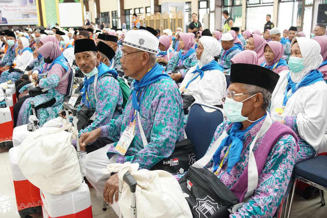 Para jemaah haji asal OKU Timur yang akan berangkat menuju madinah melalui Palembang, Foto : Istimewa