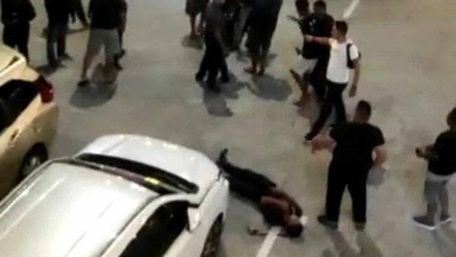 rekaman video satpam MCD Tanjungpinang dikeroyok OTK. Foto: Istimewa