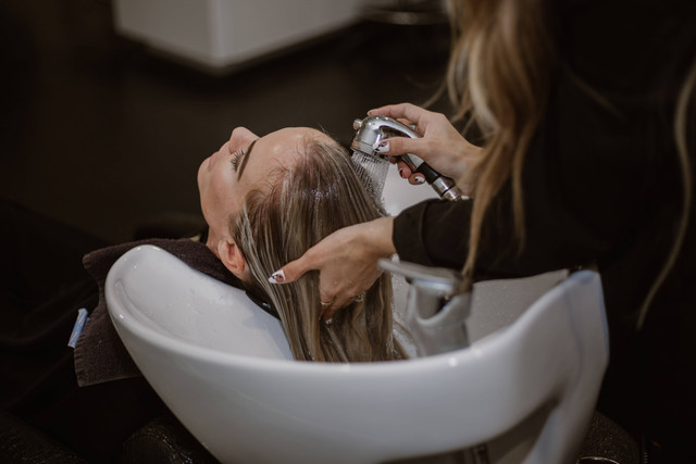 Ilustrasi Cara Pakai Hairmask. Foto: Unsplash/Lindsay Cash.