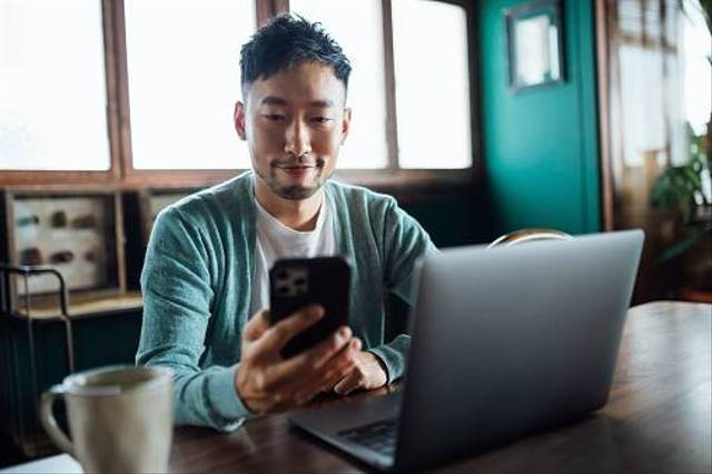 Ilustrasi cara mematikan rotasi layar iPhone. Foto: unsplash.com. 