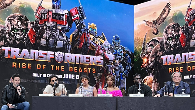 Konferensi pers World Premiere Transformers Rise of the Beasts di Singapura (26/5/2023) yang dihadiri pemeran, sutradara dan produser. Foto: Agaton Kenshanahan/kumparan