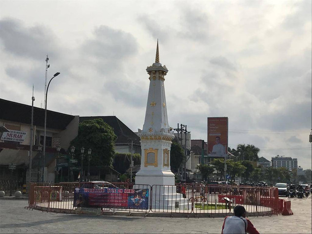 Koleksi pribadi, Tugu Yogyakarta, dikenal juga dengan nama Tugu Pal Putih
