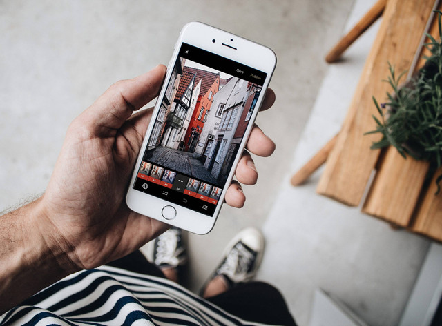 Ilustrasi Cara Kompres Foto di HP. Foto: Unsplash/Le Buzz Studio