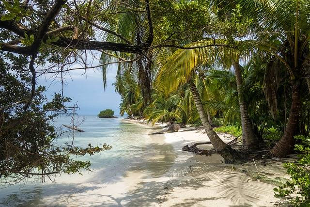 Ilustrasi Pantai Kesirat. Sumber Foto: Pixabay @Yesha