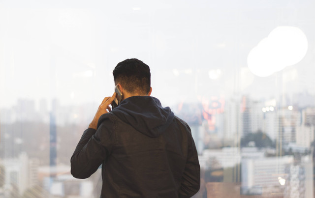 Ilustrasi Topik Telponan sama Pacar. Sumber: Unsplash