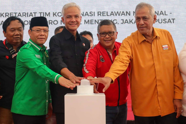 Plt Ketum PPP Muhamad Mardiono menghadiri peresmian rumah aspirasi relawan Ganjar Pranowo, di Jalan Diponegoro No. 72, Menteng, Jakarta Pusat, Kamis (1/6/2023). Foto: Dok. Istimewa